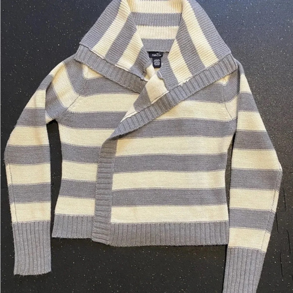 MISSES RUE 21 GRAY AND WHITE LONG SLEEVE CARDIGAN SIZE MEDIUM Nice condition - Picture 4 of 9